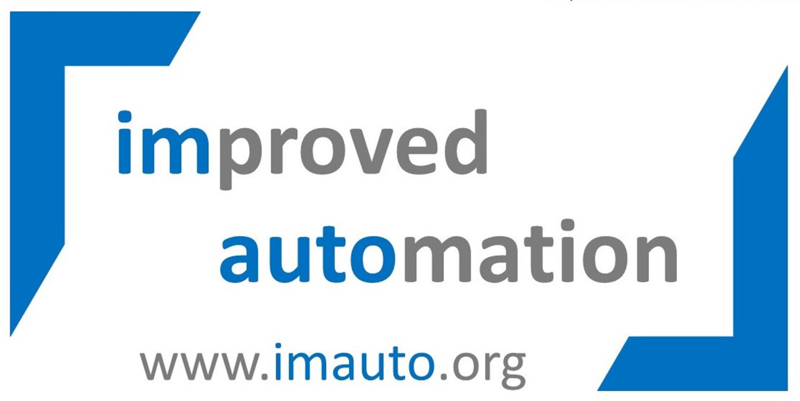 Logo mit dem Schriftzug "improved automation" in Blau und Grau, eingerahmt von blauen Eckelementen und der Webseite www.imauto.org darunter